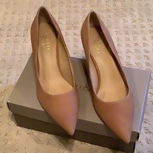 NWT Franco Sarto Alicia pump. Camel color